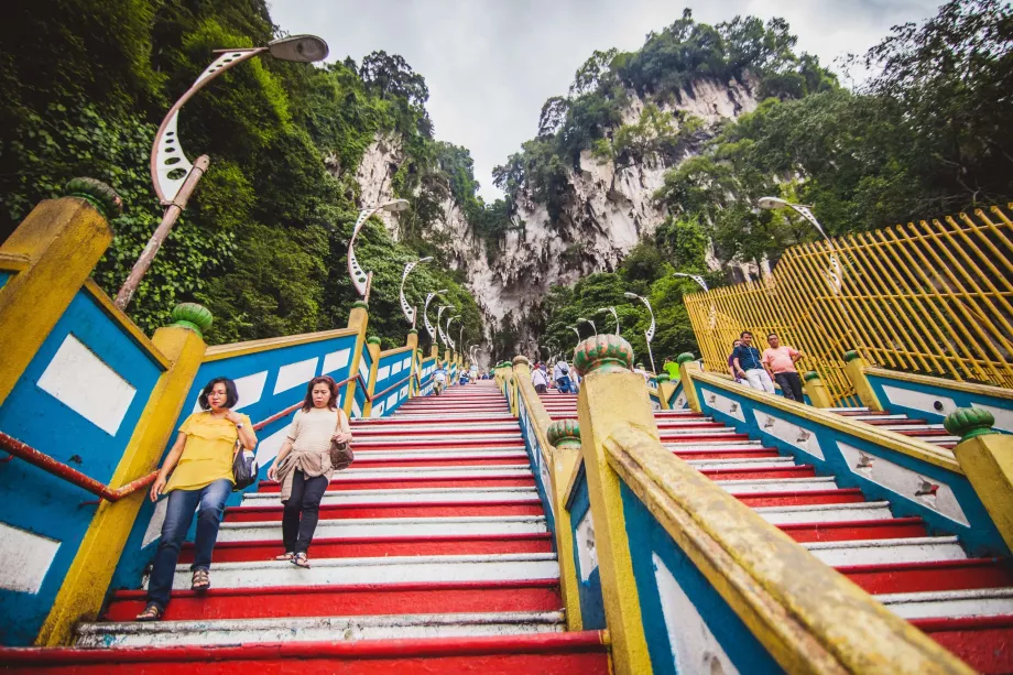 275 passos para as Grutas de Batu