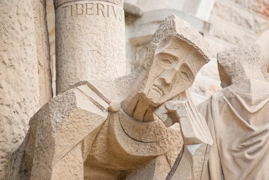 Estátuas na fachada da igreja