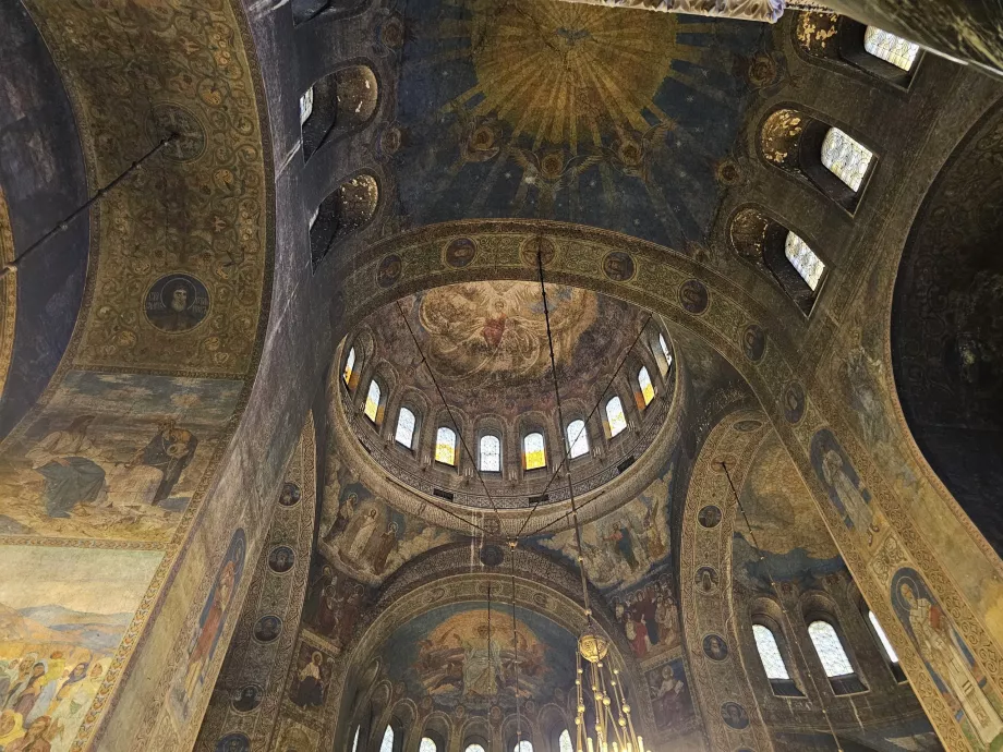 Interior da Catedral Alexander Nevsky