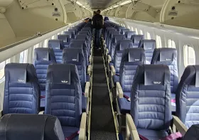 Interior de avião da Universal Air