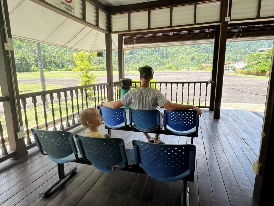 Sala de check-in do aeroporto de Tioman