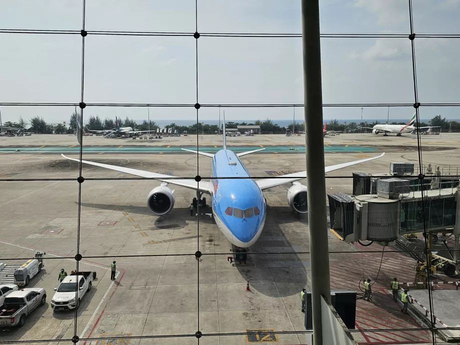 Neos no aeroporto de Phuket, Tailândia