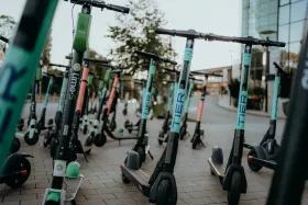 TIER e Lime scooters em Gotemburgo